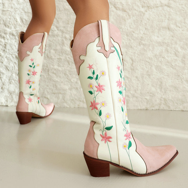 Bottes de cowboy à blocs de couleurs et fleurs de marguerite