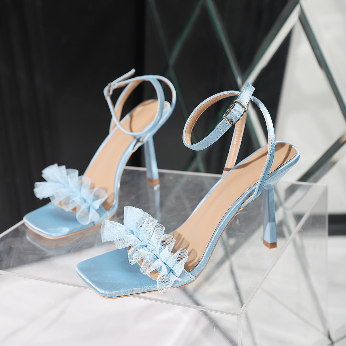 Sandales à talons aiguilles en dentelle et maille Kalmia