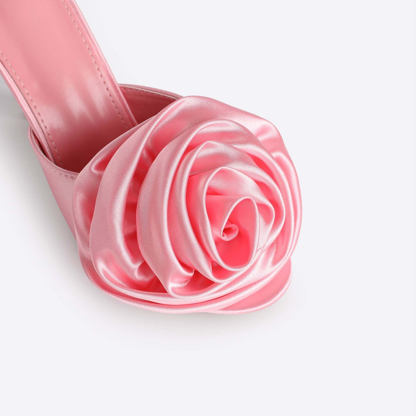 Sandales à fleurs en soie rose