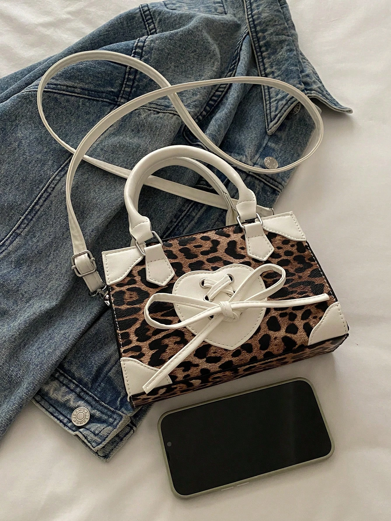 Penelope Vintage Minimalistische Umhängetasche mit Lychee-Hautstruktur
