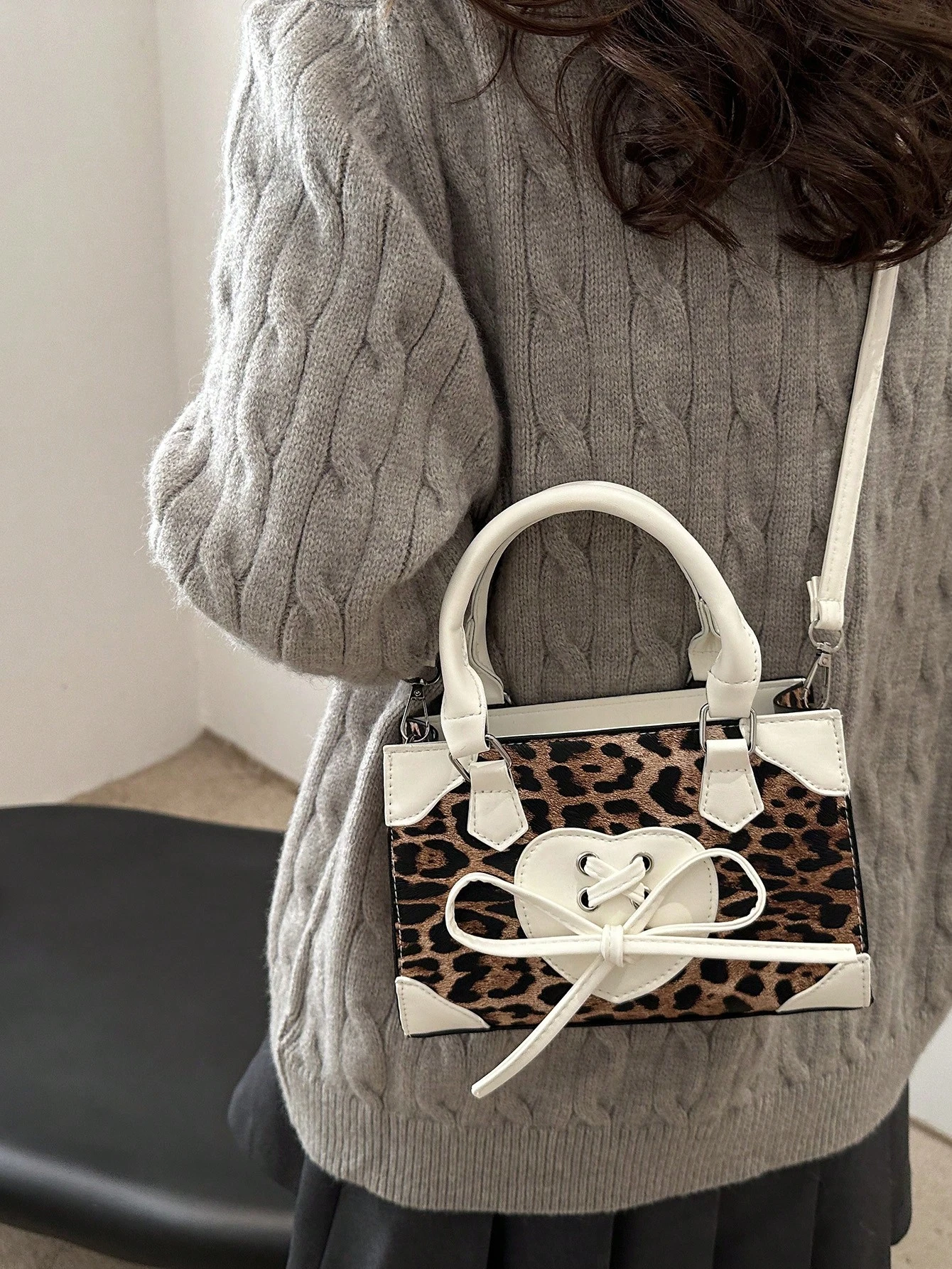 Penelope Vintage Minimalistische Umhängetasche mit Lychee-Hautstruktur