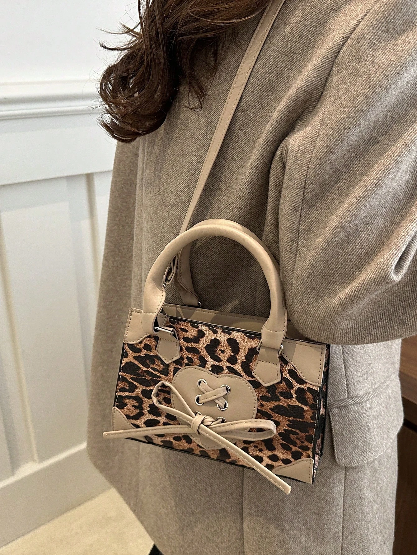 Penelope Vintage Minimalistische Umhängetasche mit Lychee-Hautstruktur