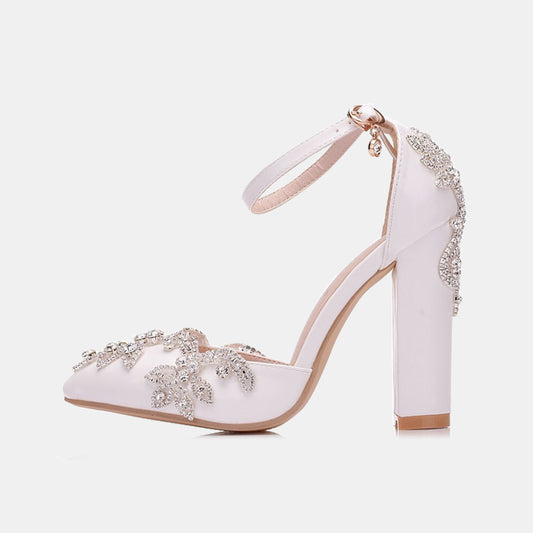 Talons compensés cloutés en strass et paillettes en cristal