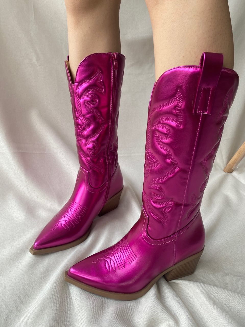 Gardenia Shiny Metallic Embroidery Boots