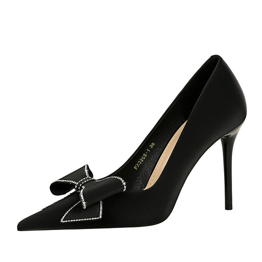 Kalmia Stiletto-Pumps mit Strass-Schleife