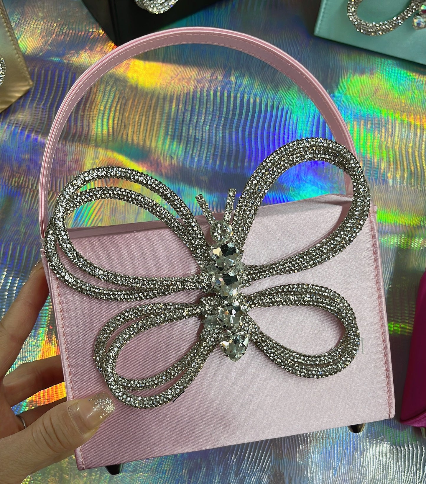 Charlotte Butterfly Mini-Boxtasche mit Strasssteinen