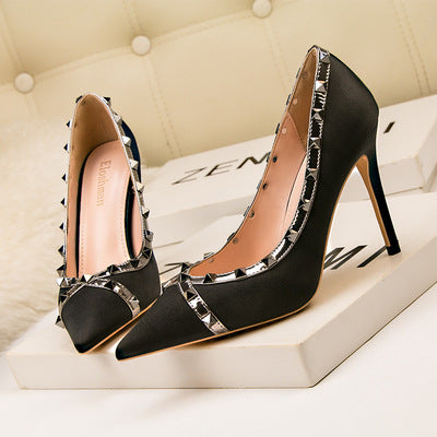 Begonia Rivets Pumps