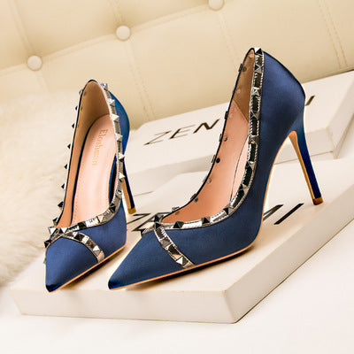 Begonia Rivets Pumps