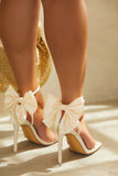 Süße Sandalen mit Lilien-Schleifendekor