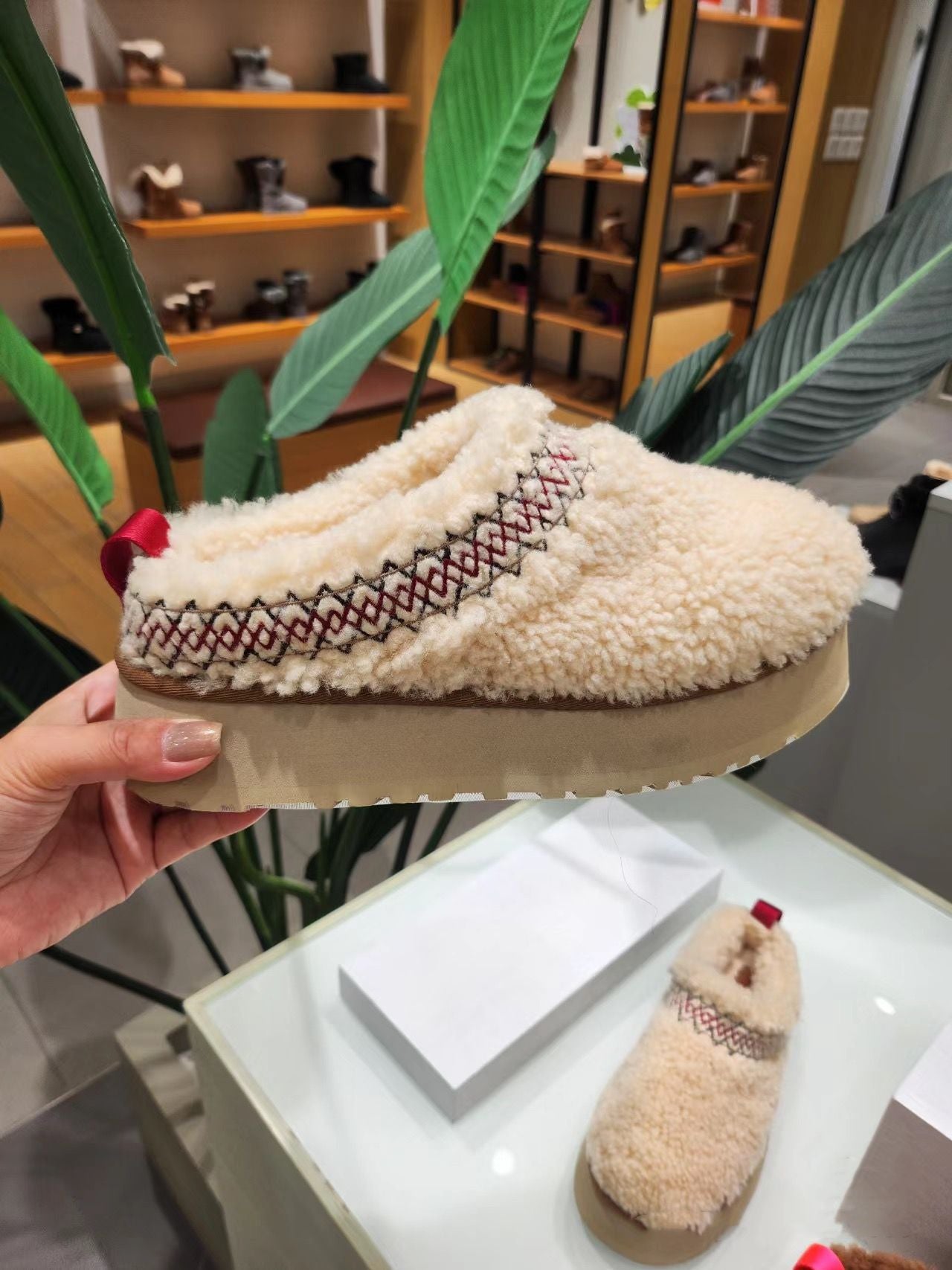 Daffodil Fur-lined Comfy Slippers