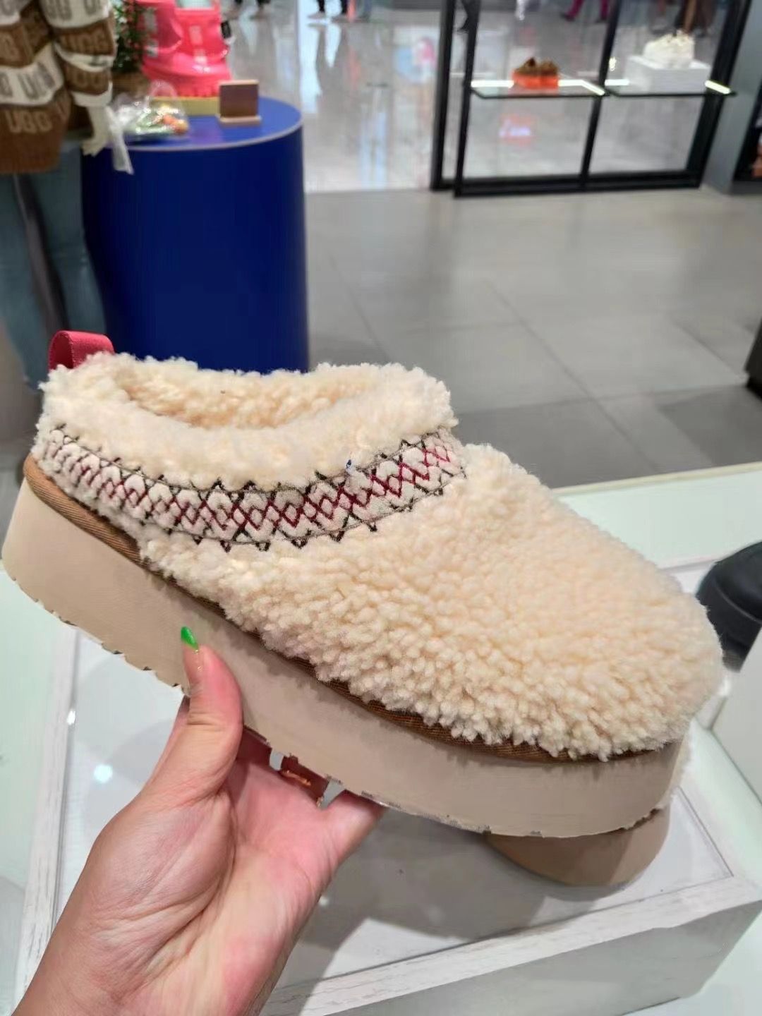 Daffodil Fur-lined Comfy Slippers