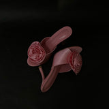 Sandalen mit rosafarbenen Seidenblumen